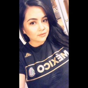 Meet your Posher, Valeria